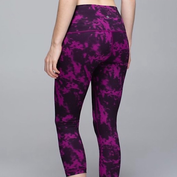 lululemon athletica Pants - Lululemon Purple Tie Dye Wunder Under Crops